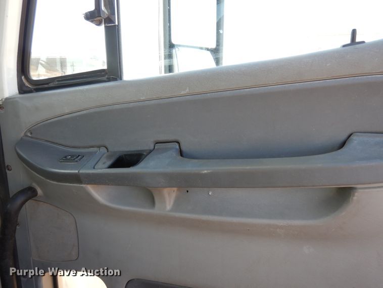 image for item DJ6682 2007 Freightliner Columbia  semi truck