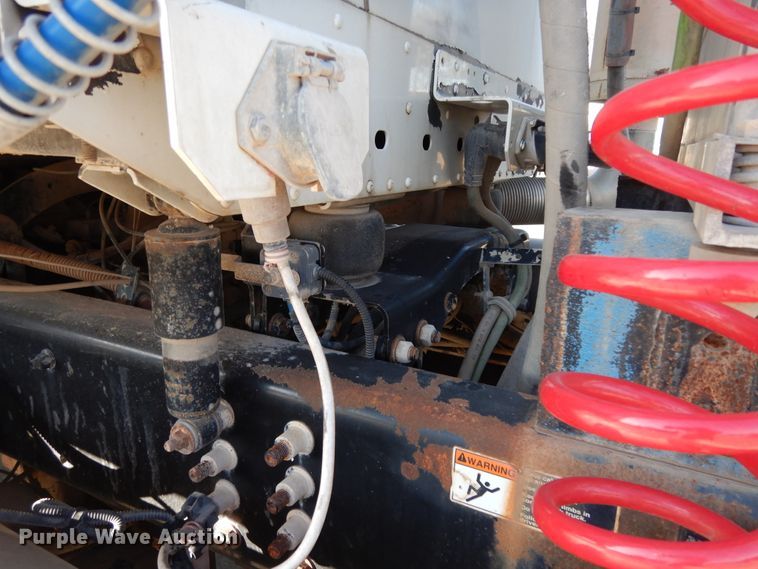 image for item DJ6682 2007 Freightliner Columbia  semi truck