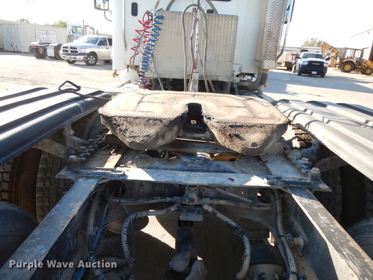 image for item DJ6682 2007 Freightliner Columbia  semi truck