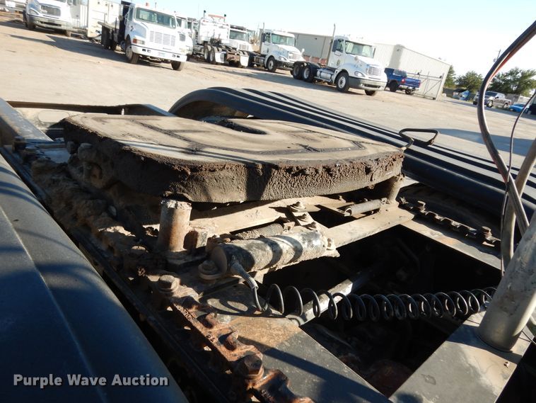 image for item DJ6682 2007 Freightliner Columbia  semi truck