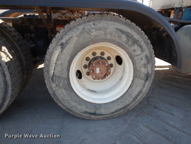 image for item DJ6682 2007 Freightliner Columbia  semi truck