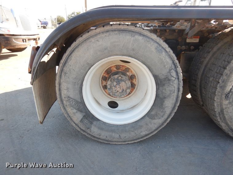 image for item DJ6682 2007 Freightliner Columbia  semi truck