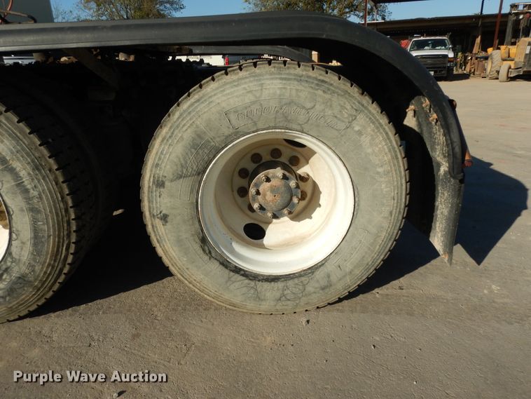 image for item DJ6682 2007 Freightliner Columbia  semi truck