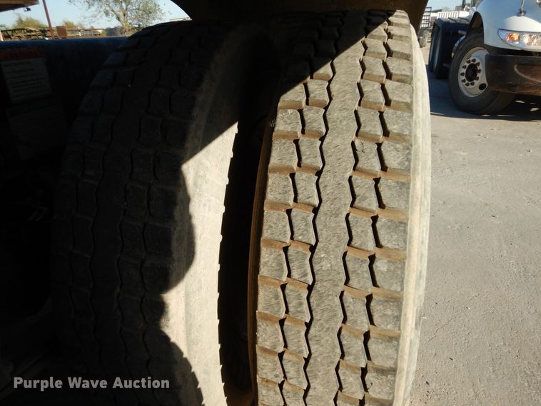 image for item DJ6682 2007 Freightliner Columbia  semi truck