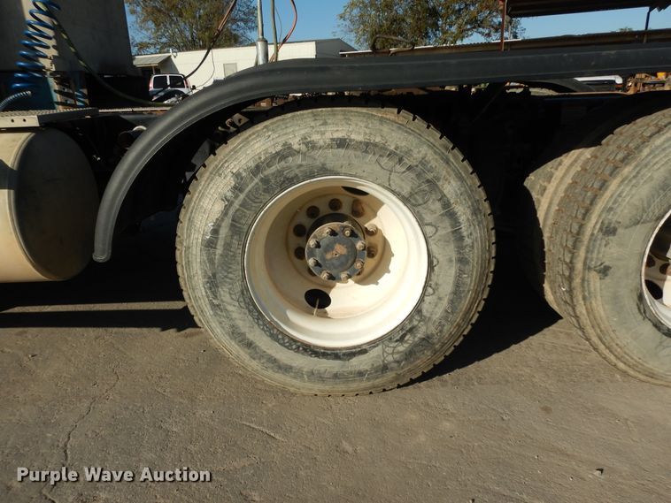 image for item DJ6682 2007 Freightliner Columbia  semi truck