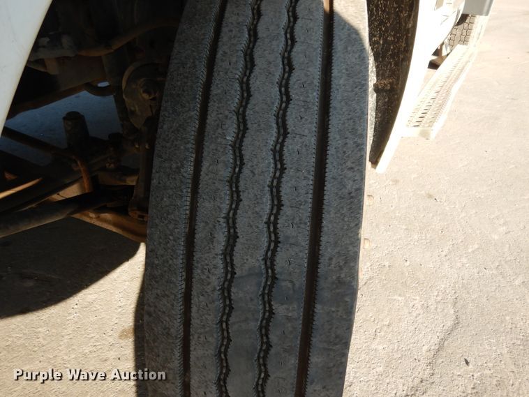 image for item DJ6682 2007 Freightliner Columbia  semi truck