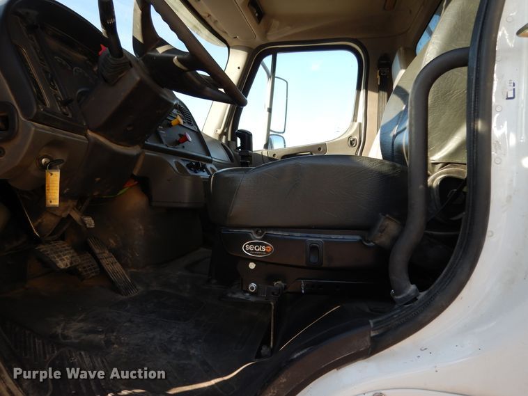 image for item DJ6683 2006 Freightliner Business Class M2  dump truck