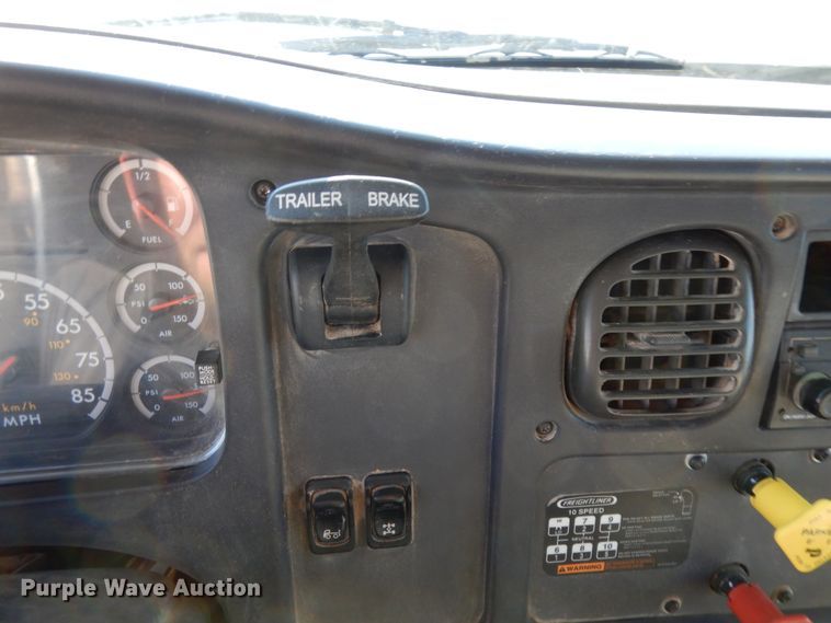 image for item DJ6683 2006 Freightliner Business Class M2  dump truck