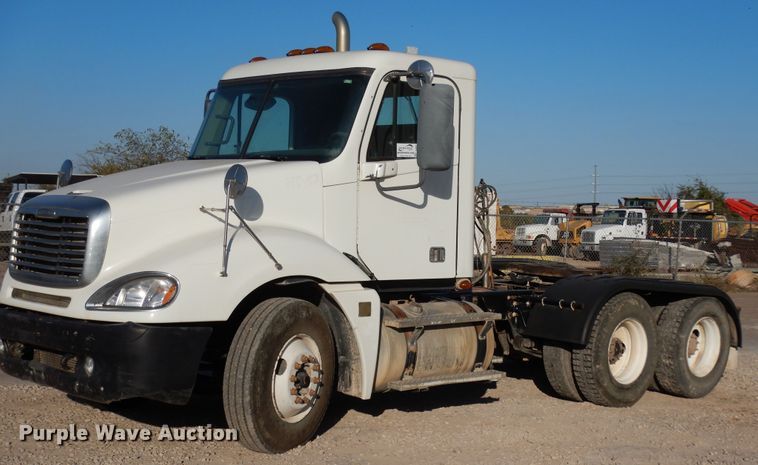 image for item DJ6684 2006 Freightliner Columbia  semi truck