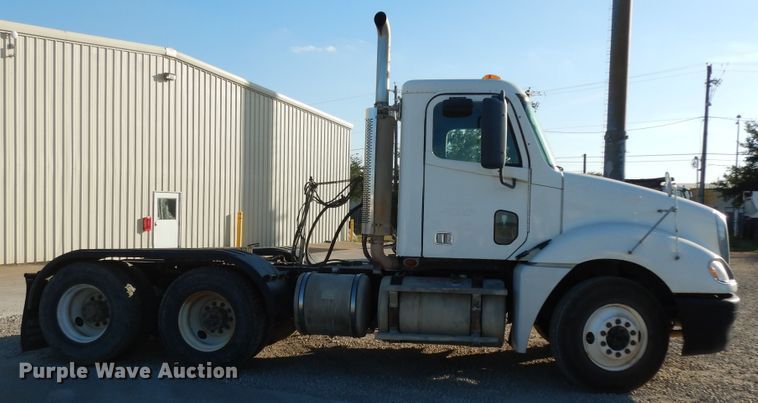 image for item DJ6684 2006 Freightliner Columbia  semi truck