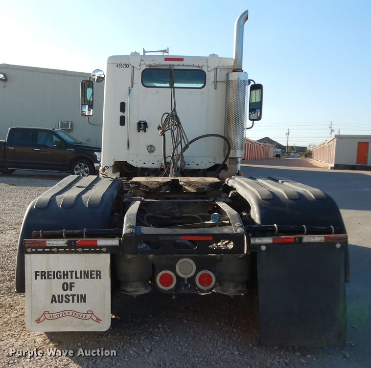 image for item DJ6684 2006 Freightliner Columbia  semi truck