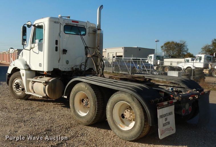 image for item DJ6684 2006 Freightliner Columbia  semi truck