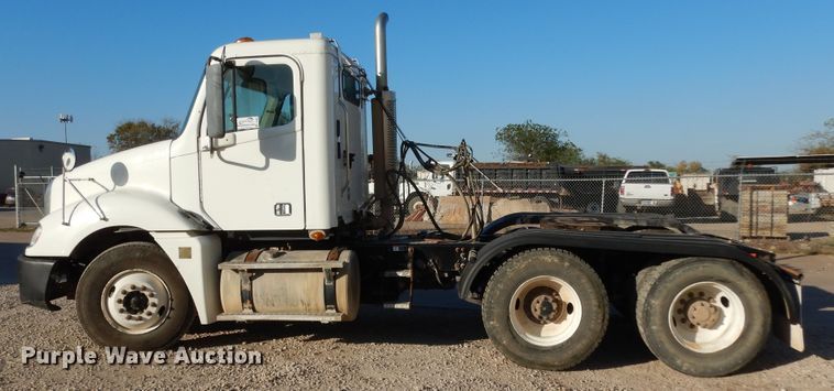 image for item DJ6684 2006 Freightliner Columbia  semi truck