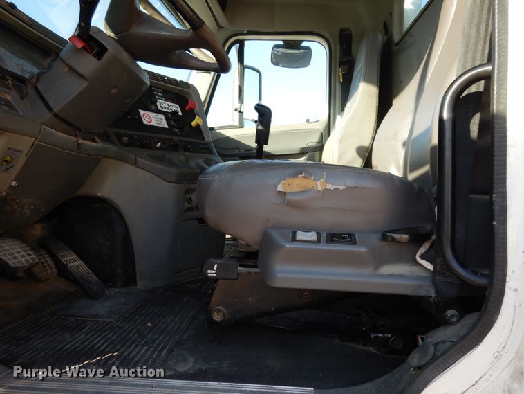 image for item DJ6684 2006 Freightliner Columbia  semi truck