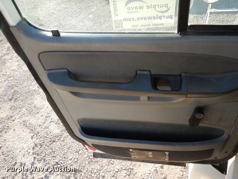 image for item DJ6684 2006 Freightliner Columbia  semi truck