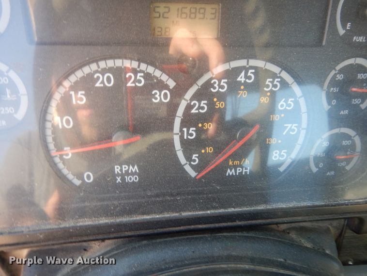 image for item DJ6684 2006 Freightliner Columbia  semi truck