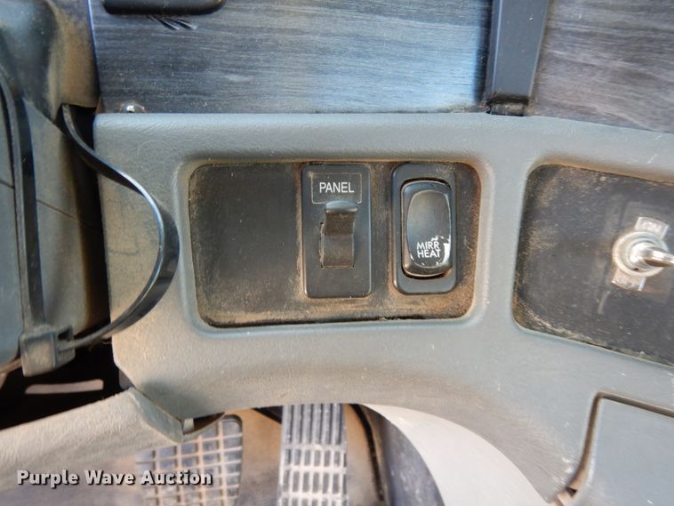 image for item DJ6684 2006 Freightliner Columbia  semi truck