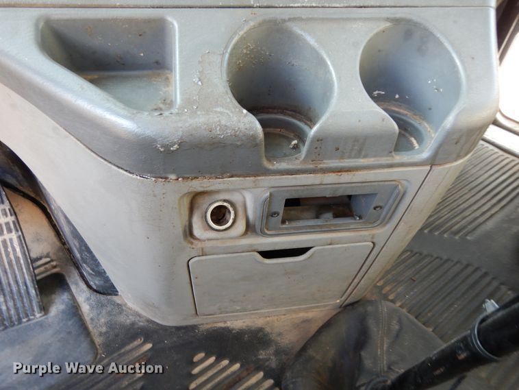 image for item DJ6684 2006 Freightliner Columbia  semi truck