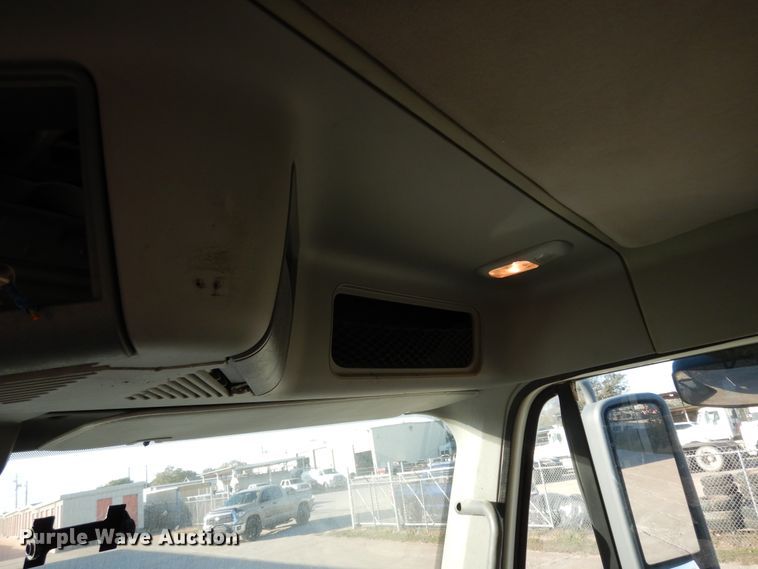 image for item DJ6684 2006 Freightliner Columbia  semi truck