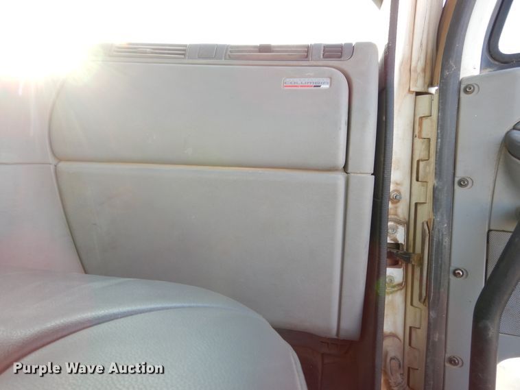 image for item DJ6684 2006 Freightliner Columbia  semi truck