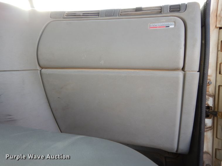 image for item DJ6684 2006 Freightliner Columbia  semi truck