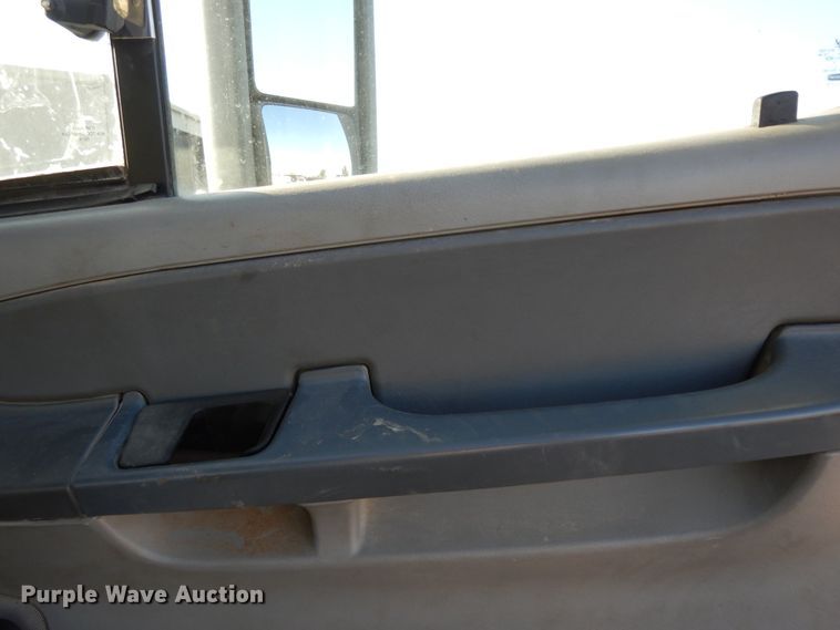 image for item DJ6684 2006 Freightliner Columbia  semi truck