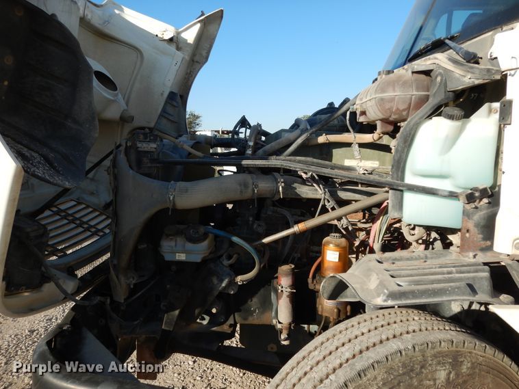 image for item DJ6684 2006 Freightliner Columbia  semi truck