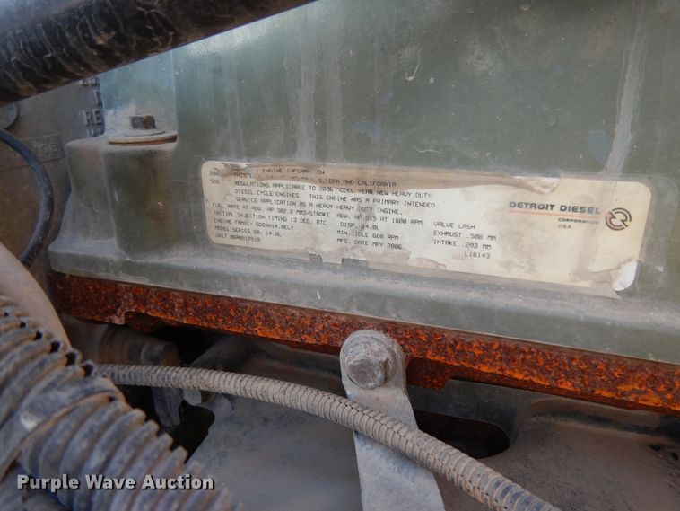 image for item DJ6684 2006 Freightliner Columbia  semi truck