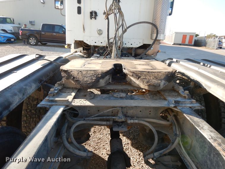 image for item DJ6684 2006 Freightliner Columbia  semi truck