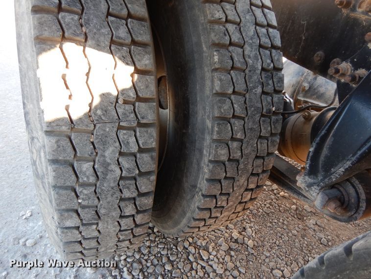 image for item DJ6684 2006 Freightliner Columbia  semi truck