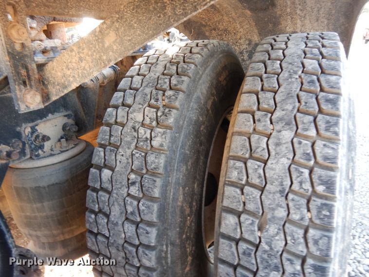 image for item DJ6684 2006 Freightliner Columbia  semi truck