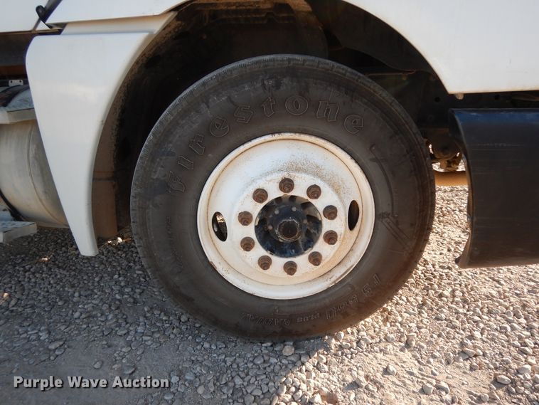 image for item DJ6684 2006 Freightliner Columbia  semi truck