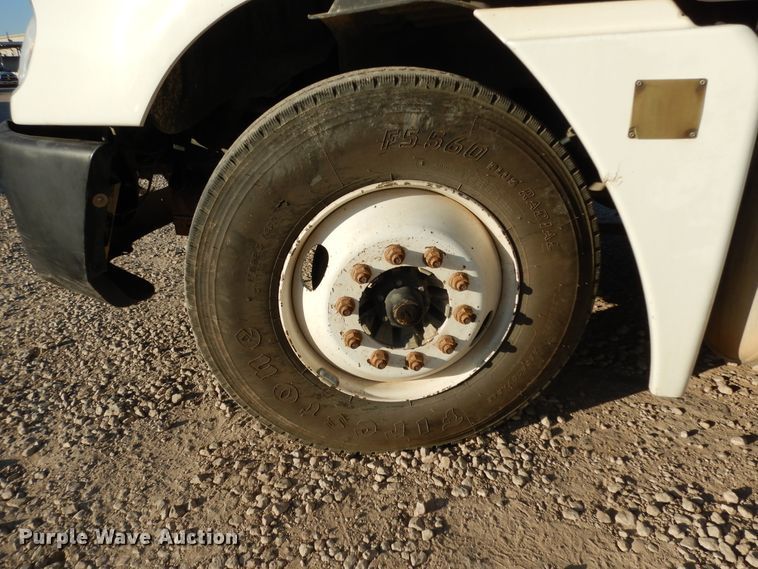 image for item DJ6684 2006 Freightliner Columbia  semi truck