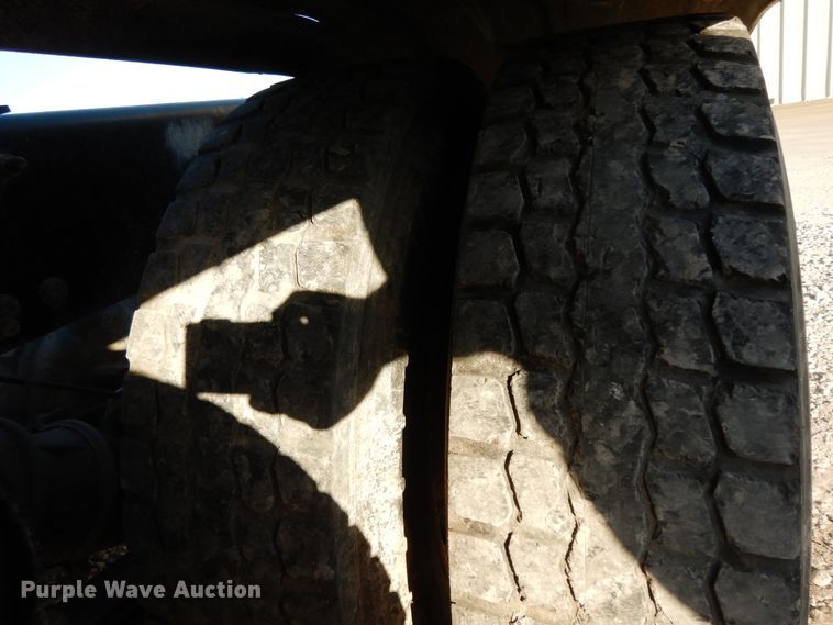 image for item DJ6684 2006 Freightliner Columbia  semi truck