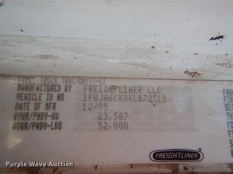 image for item DJ6684 2006 Freightliner Columbia  semi truck