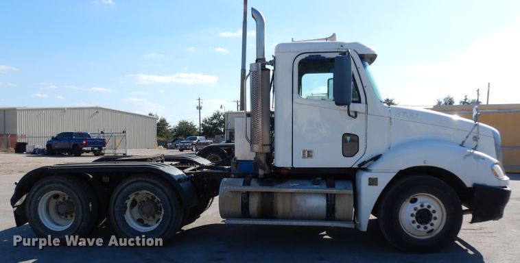 image for item DJ6685 2007 Freightliner Columbia  semi truck
