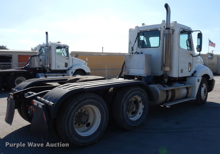 image for item DJ6685 2007 Freightliner Columbia  semi truck