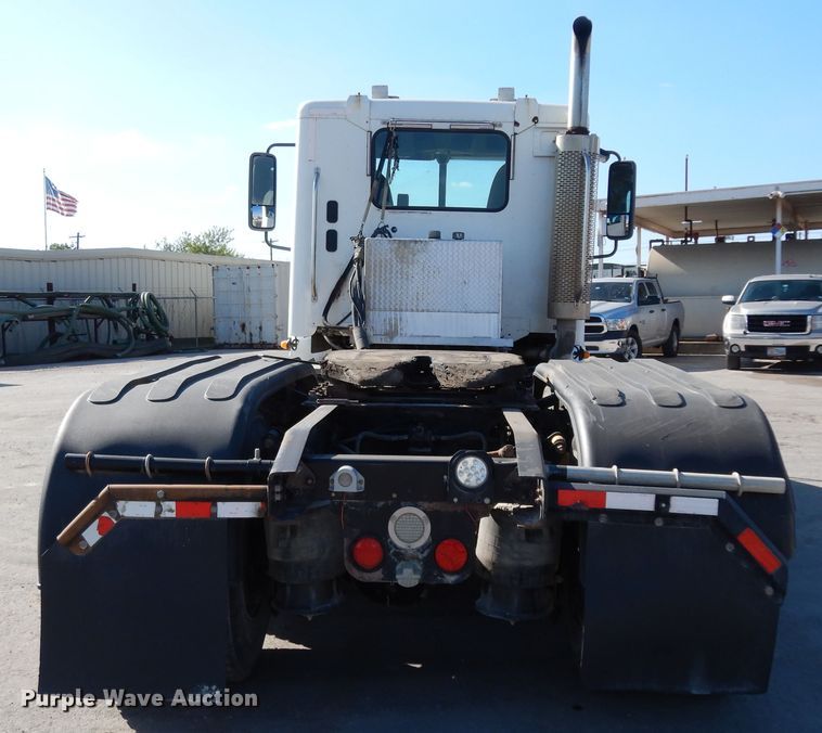 image for item DJ6685 2007 Freightliner Columbia  semi truck