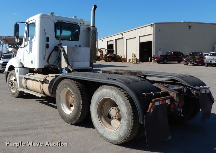 image for item DJ6685 2007 Freightliner Columbia  semi truck