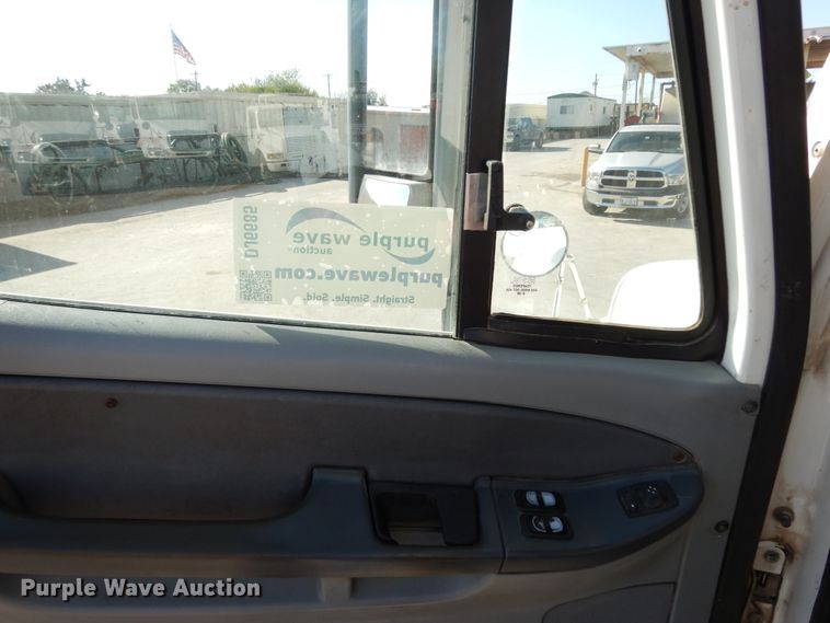 image for item DJ6685 2007 Freightliner Columbia  semi truck