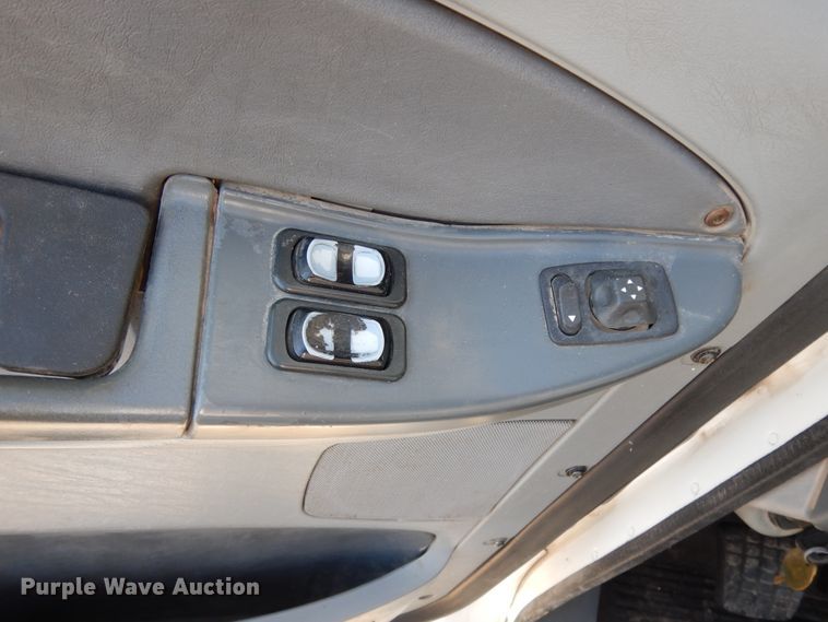 image for item DJ6685 2007 Freightliner Columbia  semi truck