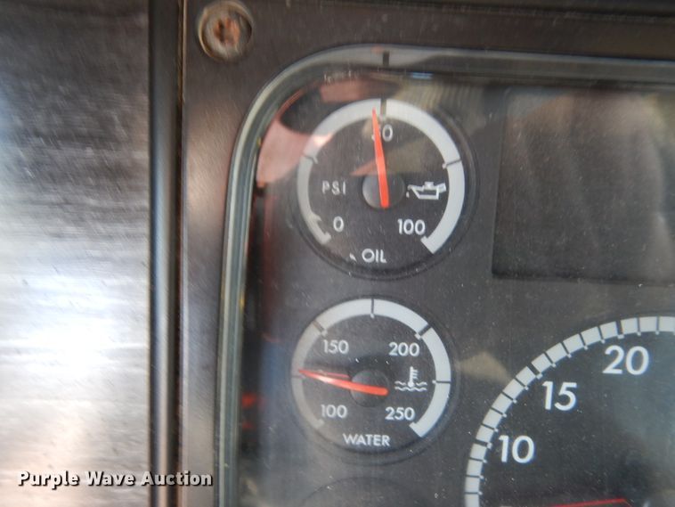 image for item DJ6685 2007 Freightliner Columbia  semi truck