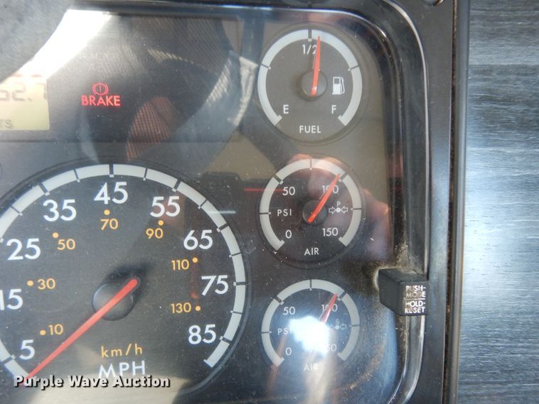 image for item DJ6685 2007 Freightliner Columbia  semi truck