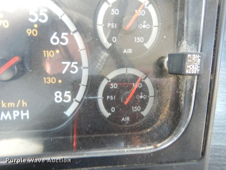 image for item DJ6685 2007 Freightliner Columbia  semi truck