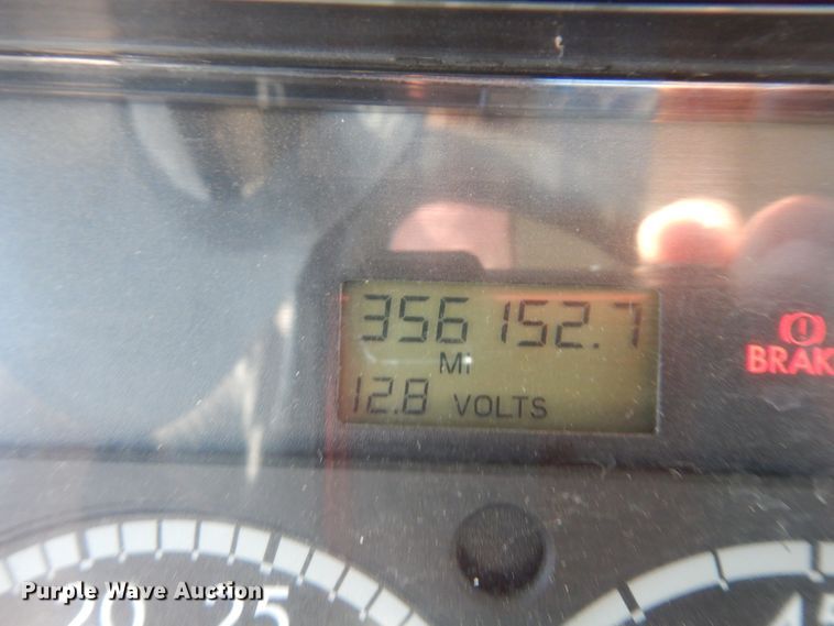 image for item DJ6685 2007 Freightliner Columbia  semi truck