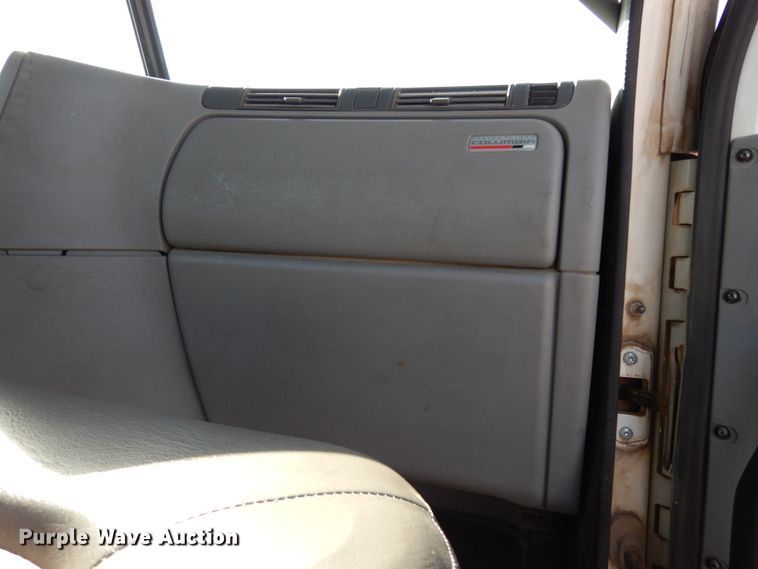 image for item DJ6685 2007 Freightliner Columbia  semi truck