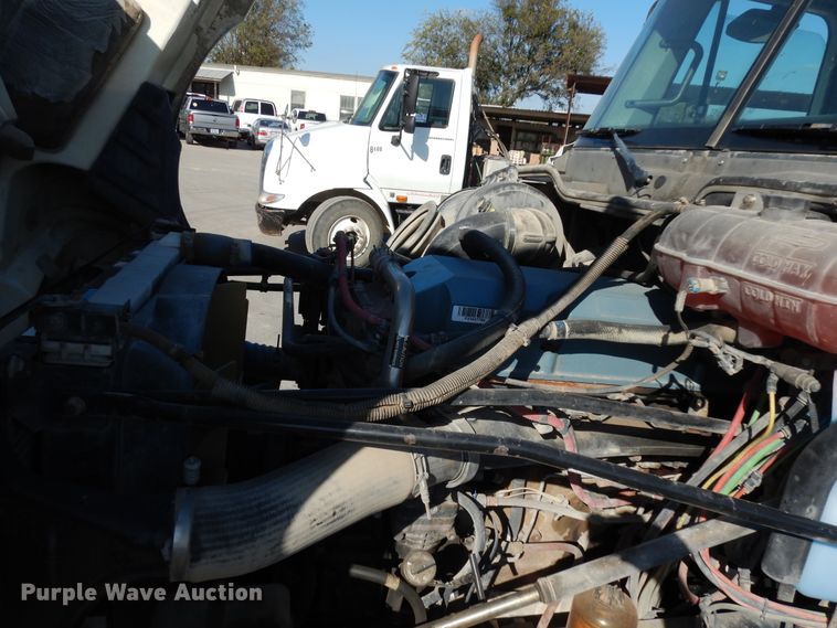 image for item DJ6685 2007 Freightliner Columbia  semi truck