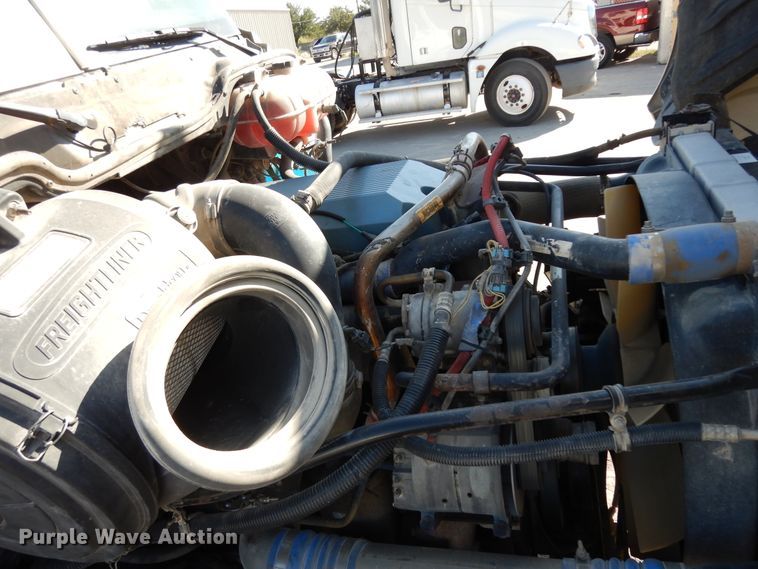 image for item DJ6685 2007 Freightliner Columbia  semi truck