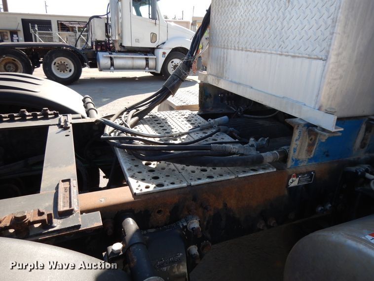 image for item DJ6685 2007 Freightliner Columbia  semi truck