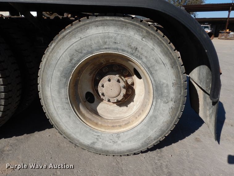 image for item DJ6685 2007 Freightliner Columbia  semi truck